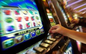Kamera multi-sudut untuk transparansi penuh Tampilan multi-kamera meja roulette Relax Gaming